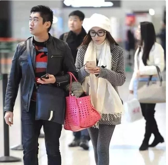 杨幂|54岁萧蔷新恋情!12段情史皆失败,身材火辣,被嘲不看脸就行