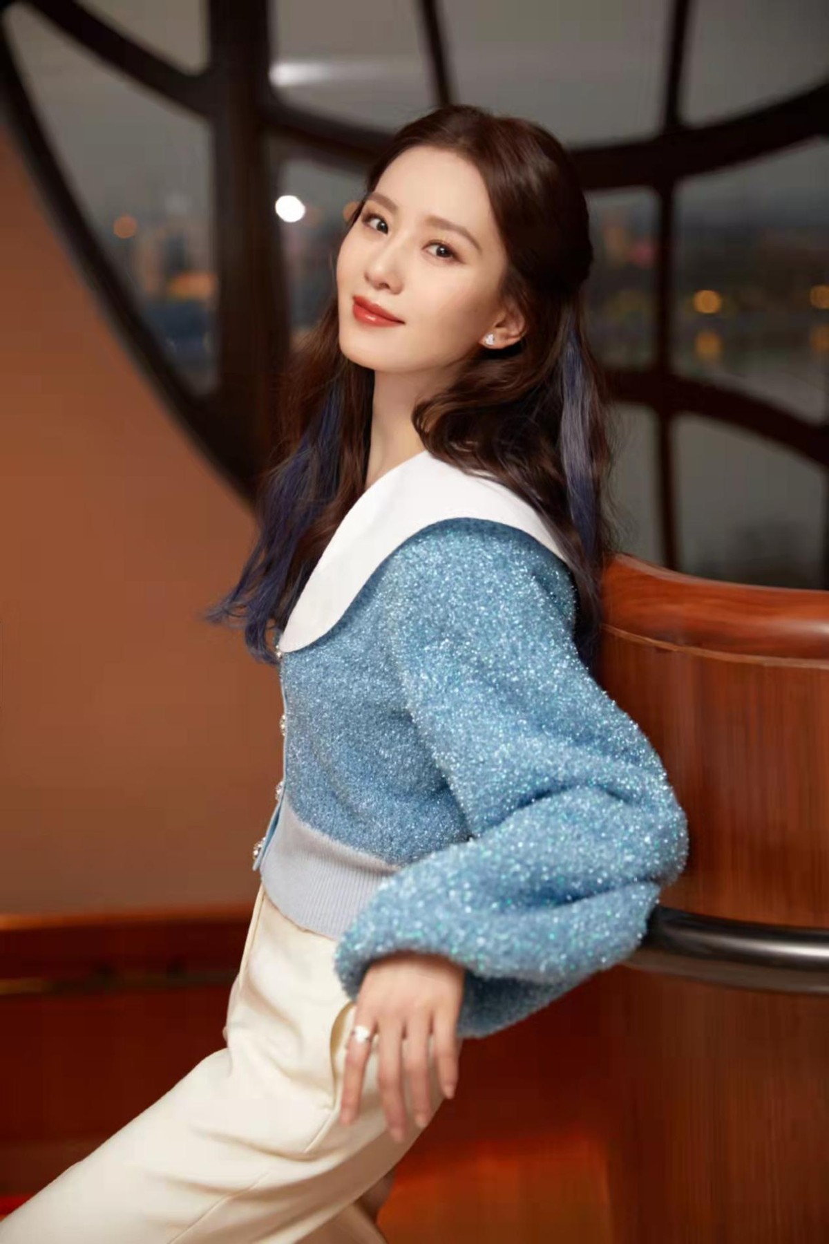 艾米|刘诗诗罕见分享日常美照！穿休闲装看海像拍偶像剧，人比风景还美