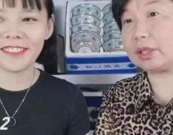 杜新枝二审后反网暴,手拿证件喊话许敏,并点名正义主播遭嘲讽