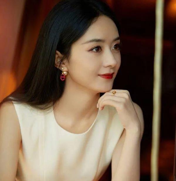 生图|镜头前美艳，真人干瘪，头大肩窄，排骨胸，这11位女星反差太大