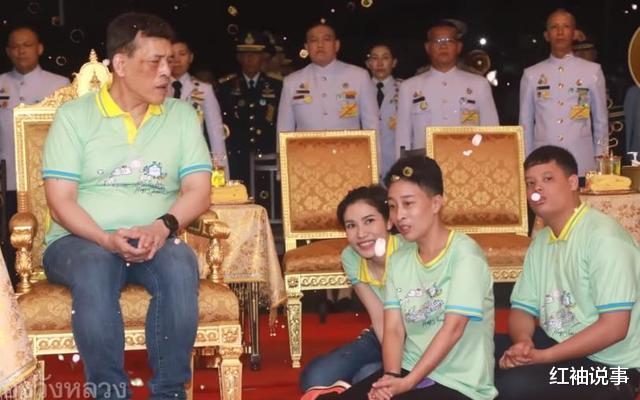 诗妮娜|37岁诗妮娜复宠在即，泰王为她安排家庭海报，一起干农活乐翻天