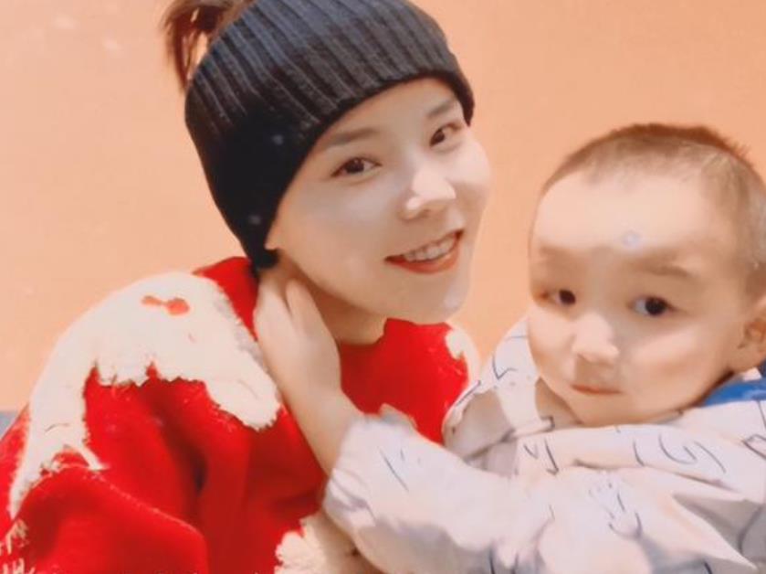 |熊磊开始晒幸福，熊母称幸福是有老娘帮洗碗，熊磊外婆被赞真年轻