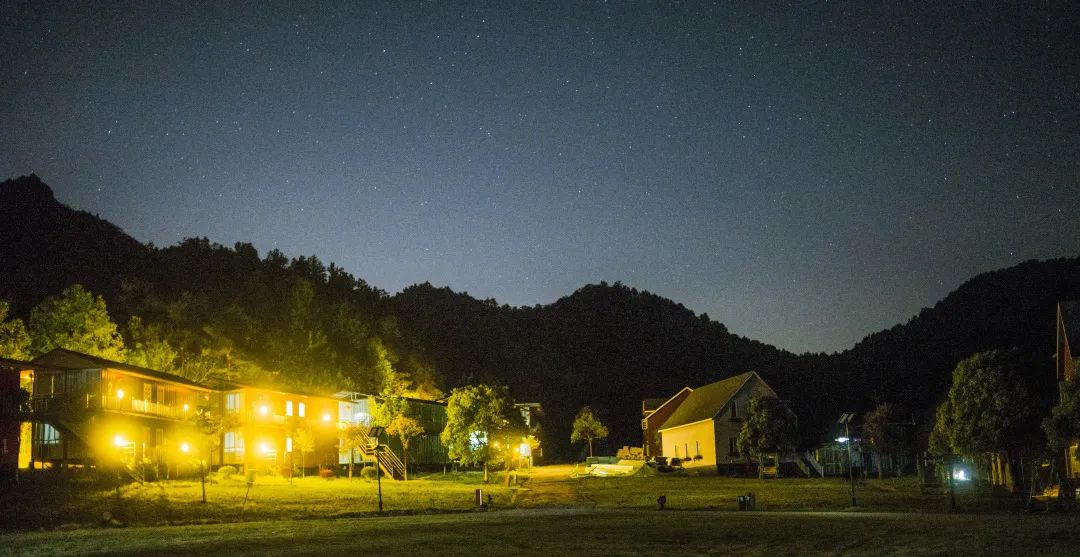 多彩贵州|来520巨石山！接住秋天的第一片落叶