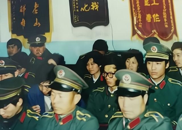 数百军警围困,三歹徒举枪自尽,89年抓捕特大枪击警察案凶手实录