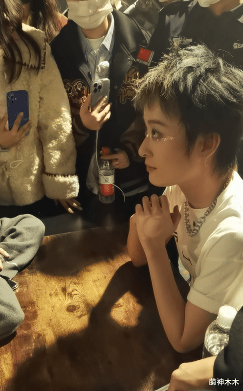 曾轶可|曾轶可被维权!3小时演出迟到半小时打碟1小时,观众现场大喊退钱