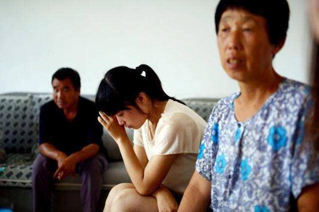 年轻小伙不上班,怒斥父亲破坏自己的感情:3次了!