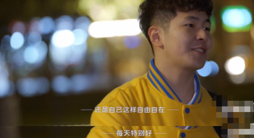 张天爱|祖峰深夜街访00后太惊讶！有人大二生娃，有人漂泊4年睡网吧？