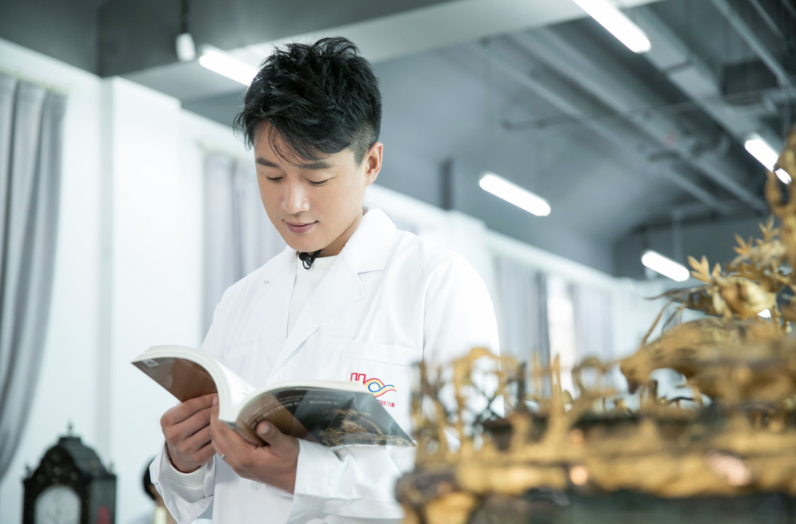 黄晓明|今日两部上星剧撞档上线,明星阵容都很强大,你想看哪部呢?