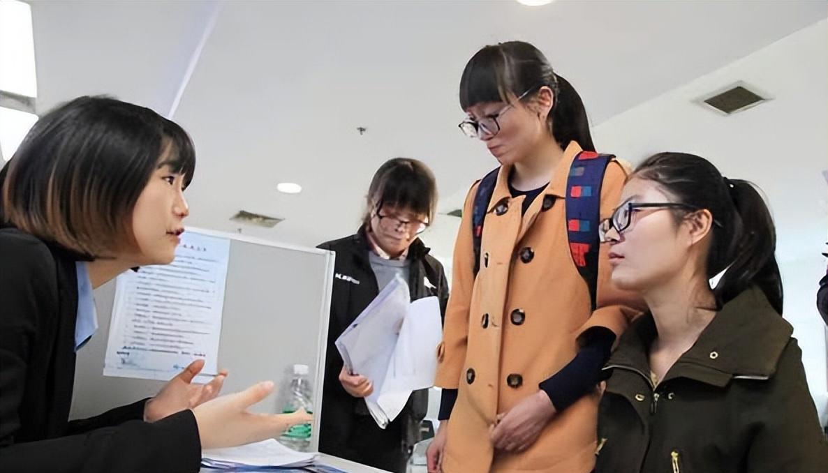 应届生|疫情以来最稳定的4个职业出炉，都很看重学历，2023应届生需了解