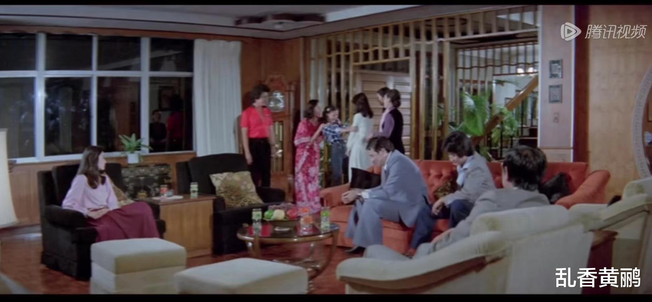 林青霞|42年过去了，再看《金盏花》，林青霞的22套裙装，依旧时尚洋气