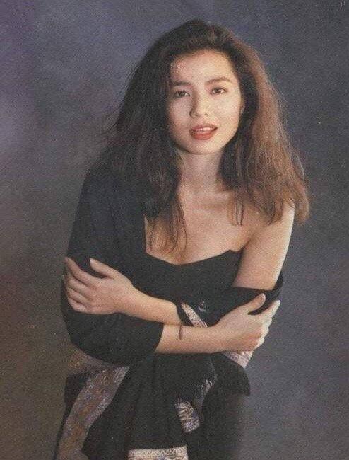 钟楚红|钟楚红：为爱情放弃事业，老公离世后独身至今，61岁无儿无女