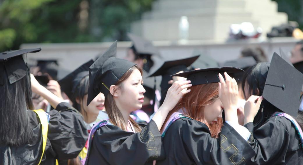 大学生|“你捡到8万，失主却说丢了9万，咋办？”，大学生的回答尽显机智