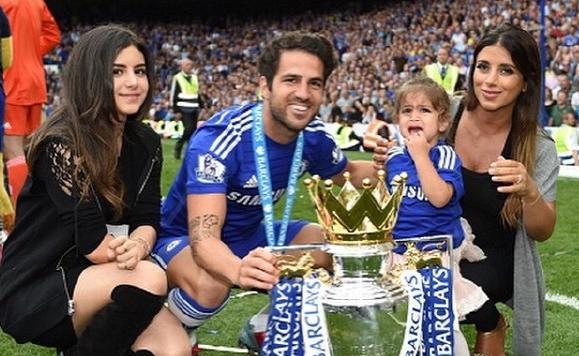 演唱会|小法带继女看演唱会！只差12岁，颜值身材不输老妈，足坛白富美