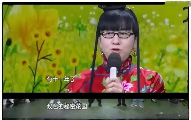 小彩旗|杨丽萍的小彩旗,14岁春晚一转成名似仙女,如今像换了个人