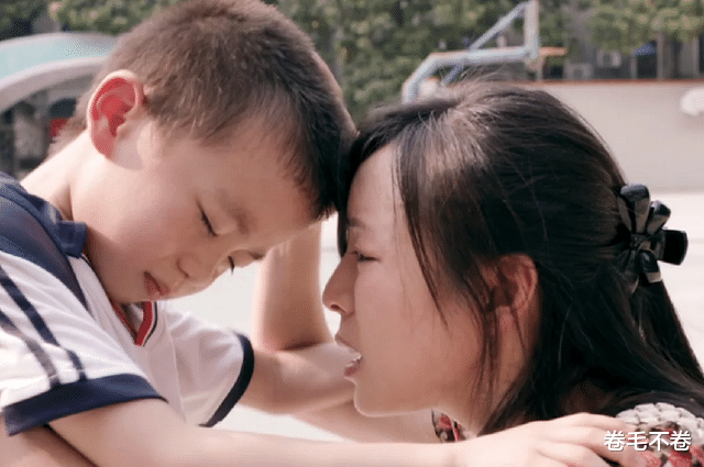 湖南男子夜夜尿床,女友嫌丢人分手,父亲临终说明真相:是我尿床