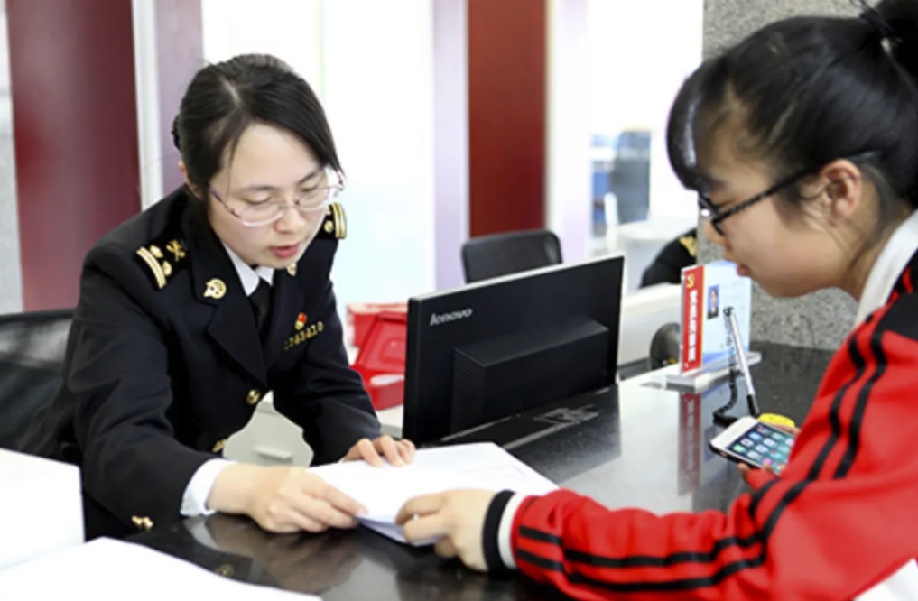 医生|铁饭碗“幸福感”排行榜出炉，榜首“出道即巅峰”，医生仅排第三