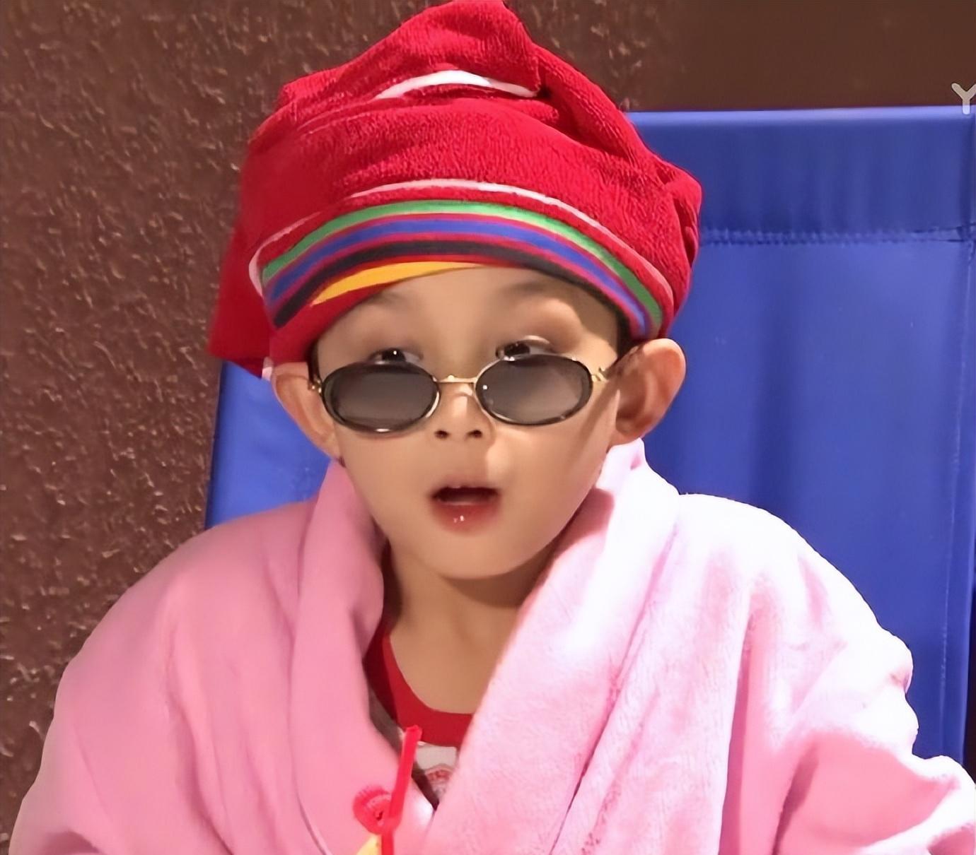 黑涩会美眉|8.1图：杨超越 杨幂 范丞丞 虞书欣 李宇春 吴磊 孟子义 蔡徐坤 迪丽热巴