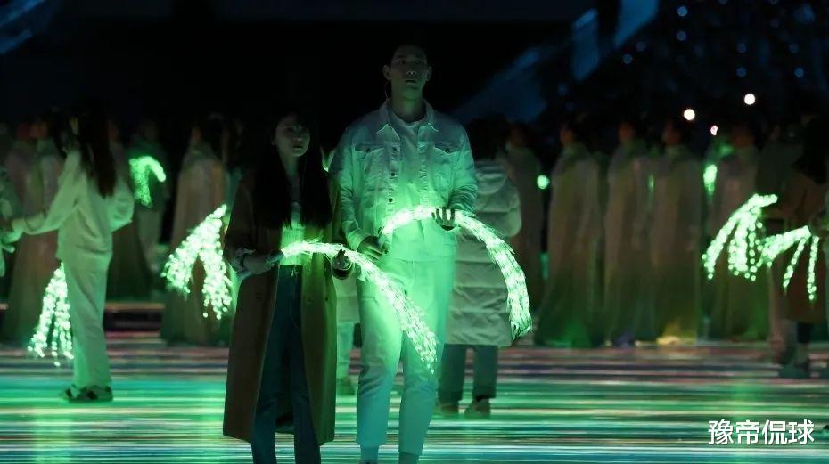 张艺谋|拍手叫好！超越韩国、日本，张艺谋的中式浪漫让外国朋友依依不舍