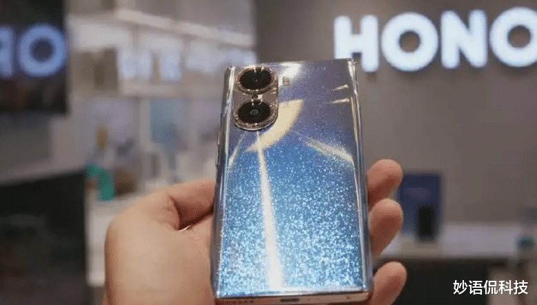 一加科技|荣耀70遭曝光：全面屏+天玑8100+100W，有性能还有颜值