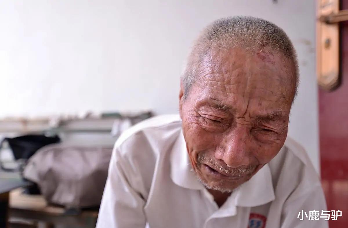 69岁老人不续弦,花钱雇佣女保姆,大爷:女保姆年轻懂事还能干