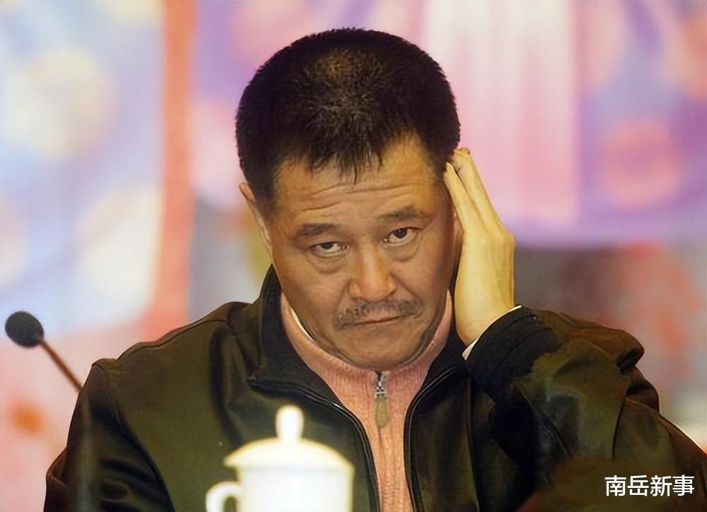 李嘉欣|辣眼睛！赵本山怒斥女儿穿着暴露，等于没穿！警告其不要丢人现眼