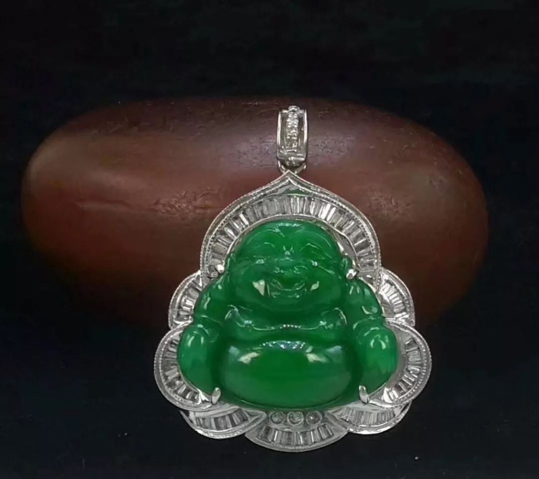 翡翠|一件八年前1800万的翡翠观音，如今拍卖会上6500万成交！