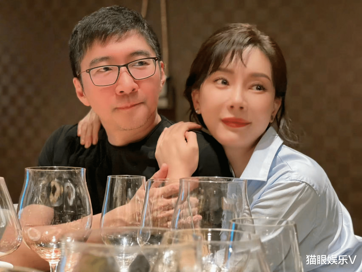 陈数|陈数深夜与神秘男子外出,两人拥抱几十秒举止亲密,粉丝发文澄清