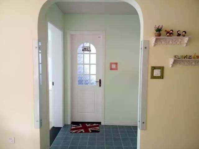 老婆在玄关处砌了半堵墙,被邻居嘲笑,完工后却被称赞不已!