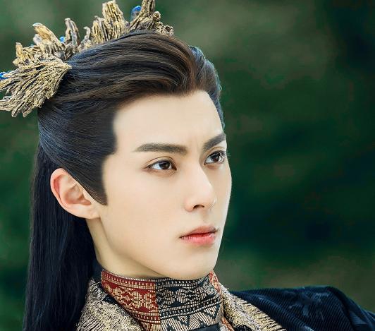 王鹤棣|王鹤棣真是宝藏男孩,曾做过空少和军训教官,他还有多少惊喜?