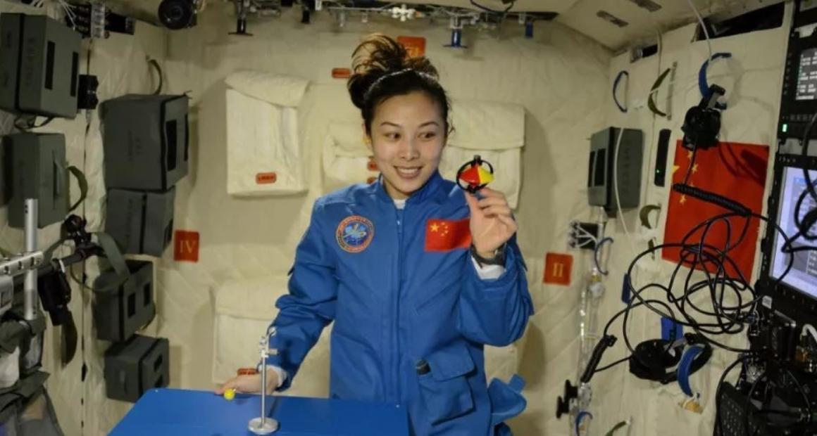 女航天员选拔:生育过的优先!返回后禁止生育?她们付出太多了