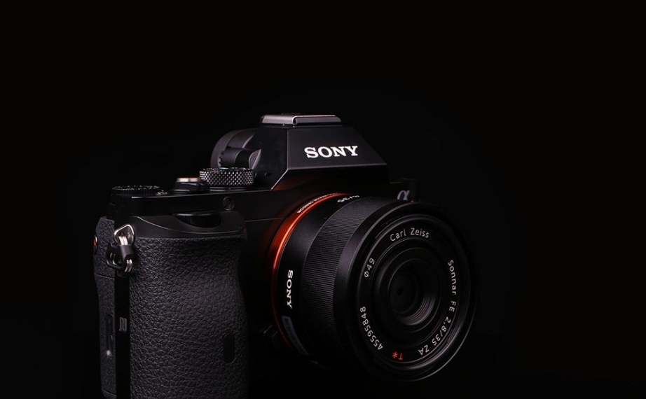 索尼|a7m2的夜景是所谓的离全服达标的门槛,还有一定距离,比残副强