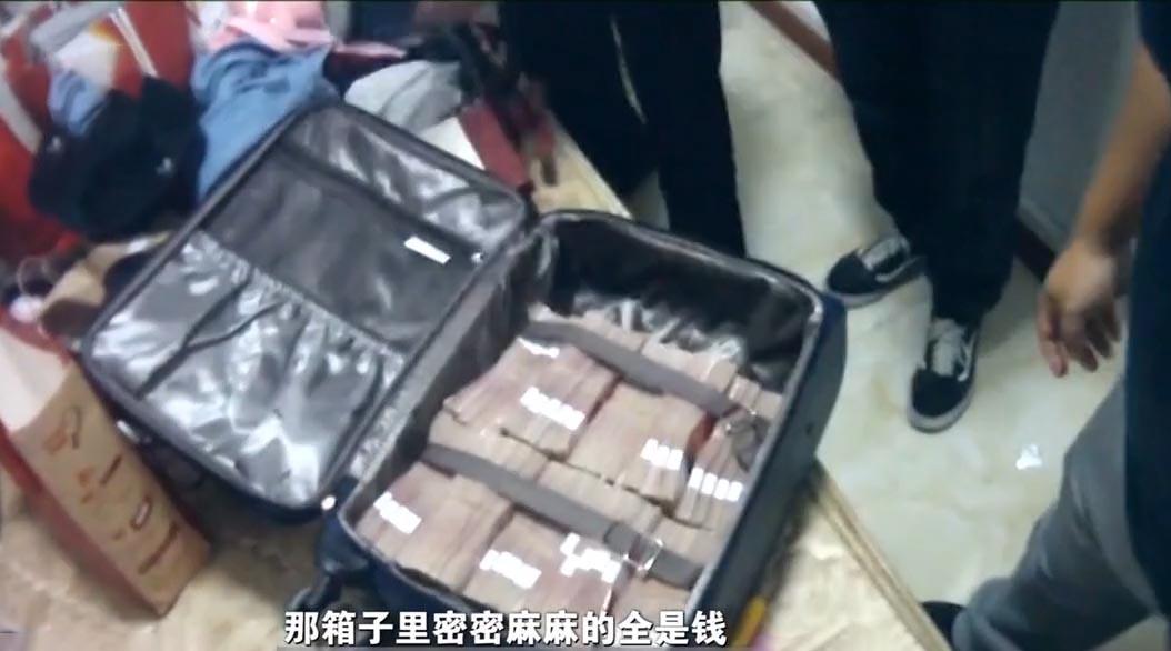 19年警方搜查男女出租房,意外起获百万发霉现金,调查发现大秘密