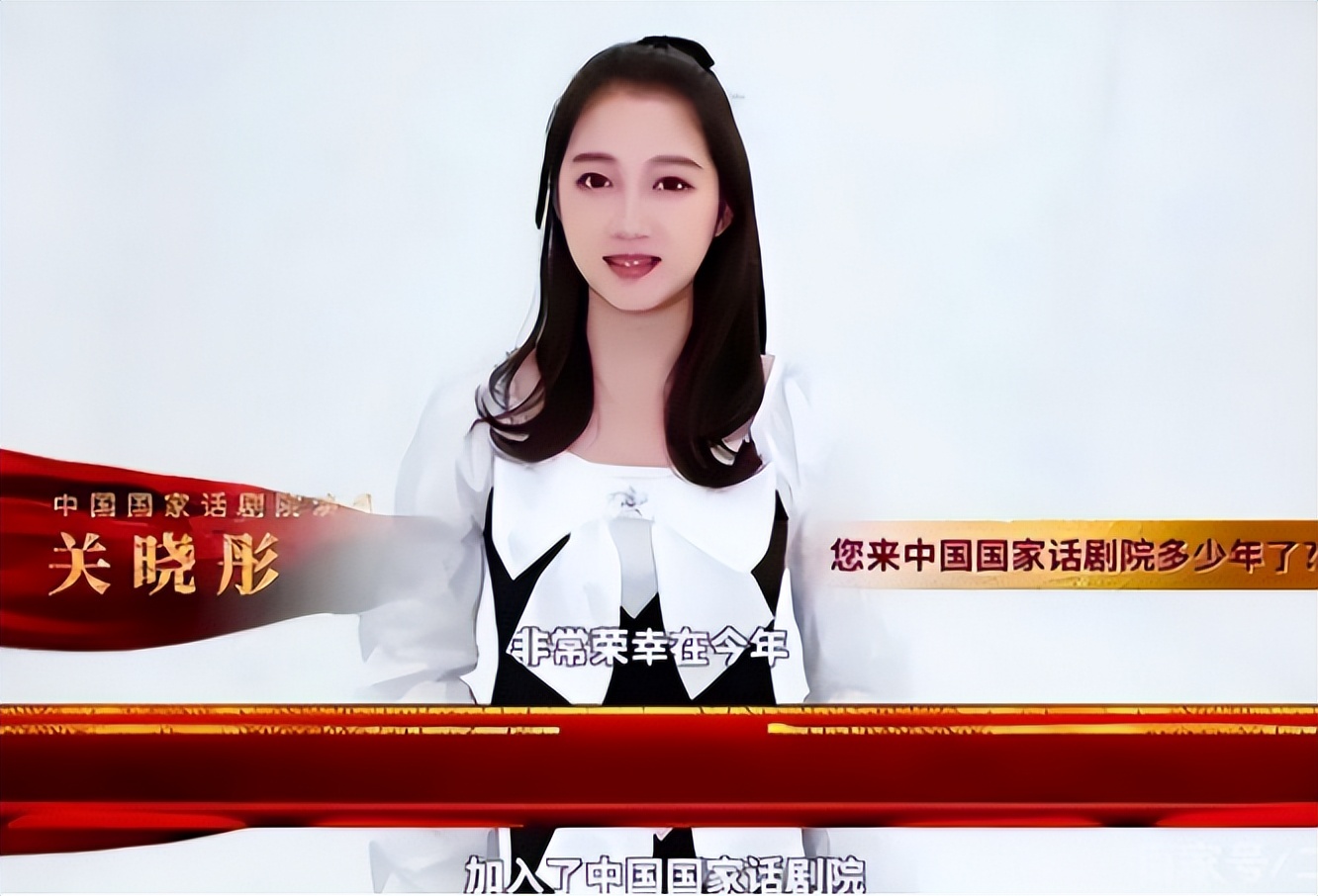 关晓彤|关晓彤考进体制内，鹿少却多次落榜，原来明星也难逃“真香定律”