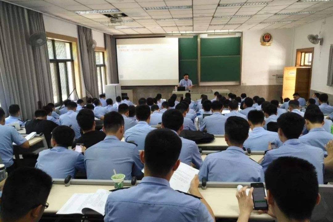 教师|上警校4年，却因直系亲属犯错不能参加“公安联考”？大学白念了