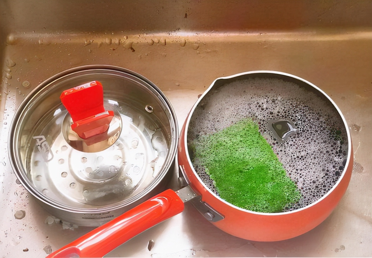 建议女人:不管生活多节俭,这4件“旧东西”趁早扔了,不要心疼