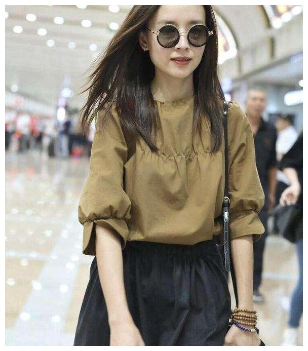 周杰伦|董洁：跟潘粤明离婚10年了，依旧背负骂名，如今生活状况如何？