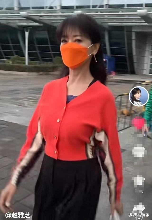 赵雅芝|68岁赵雅芝排队做核酸,小蛮腰无赘肉皮肤白皙,身姿挺拔似走秀