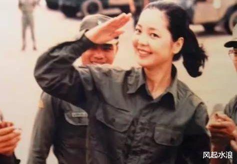 邓丽君|30年前被邓丽君亲过的士兵，声称一辈子都不洗脸！