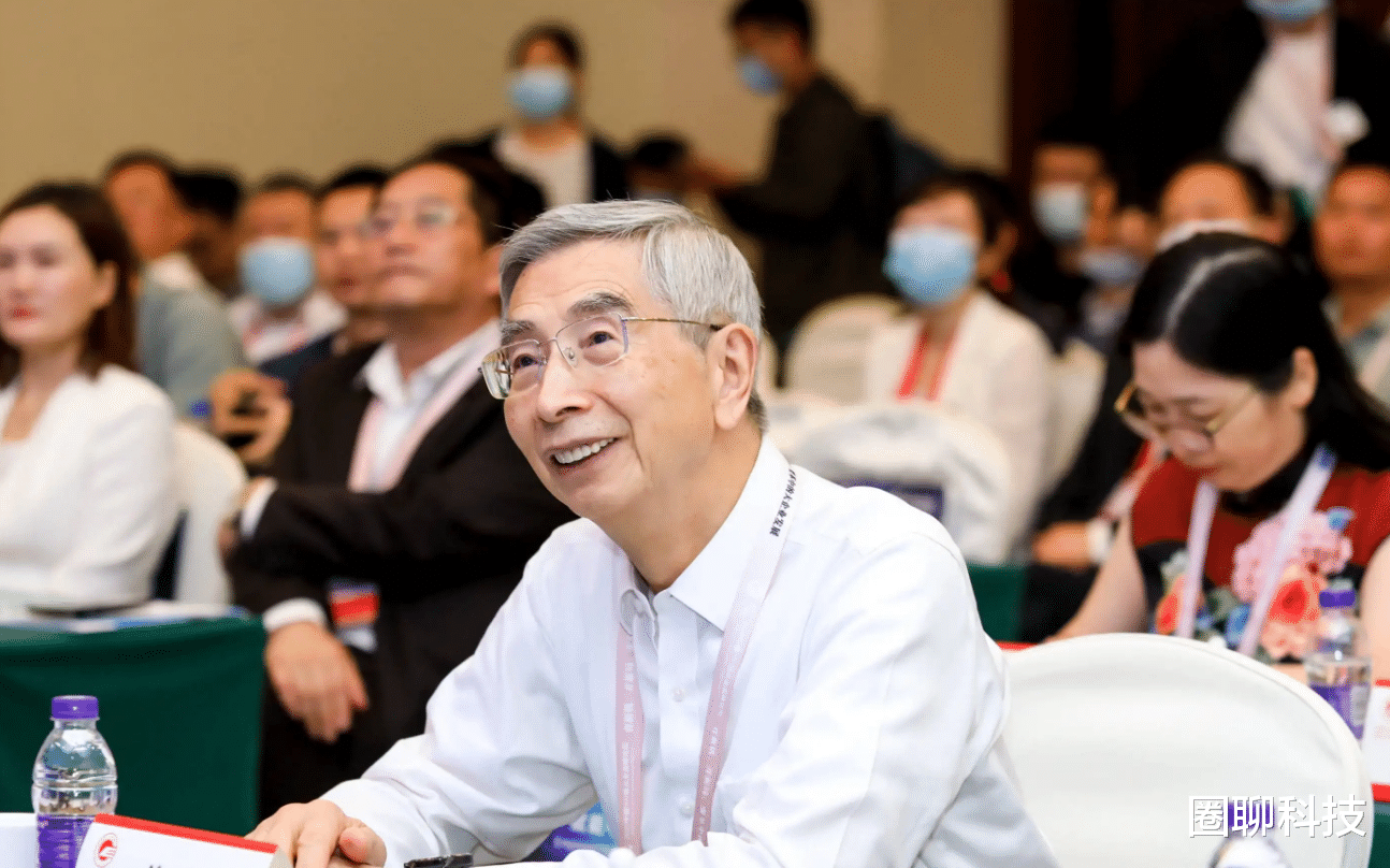 华为鸿蒙系统|倪光南院士说准了,鸿蒙用户刚突破3亿,美企就忍不住出手了!