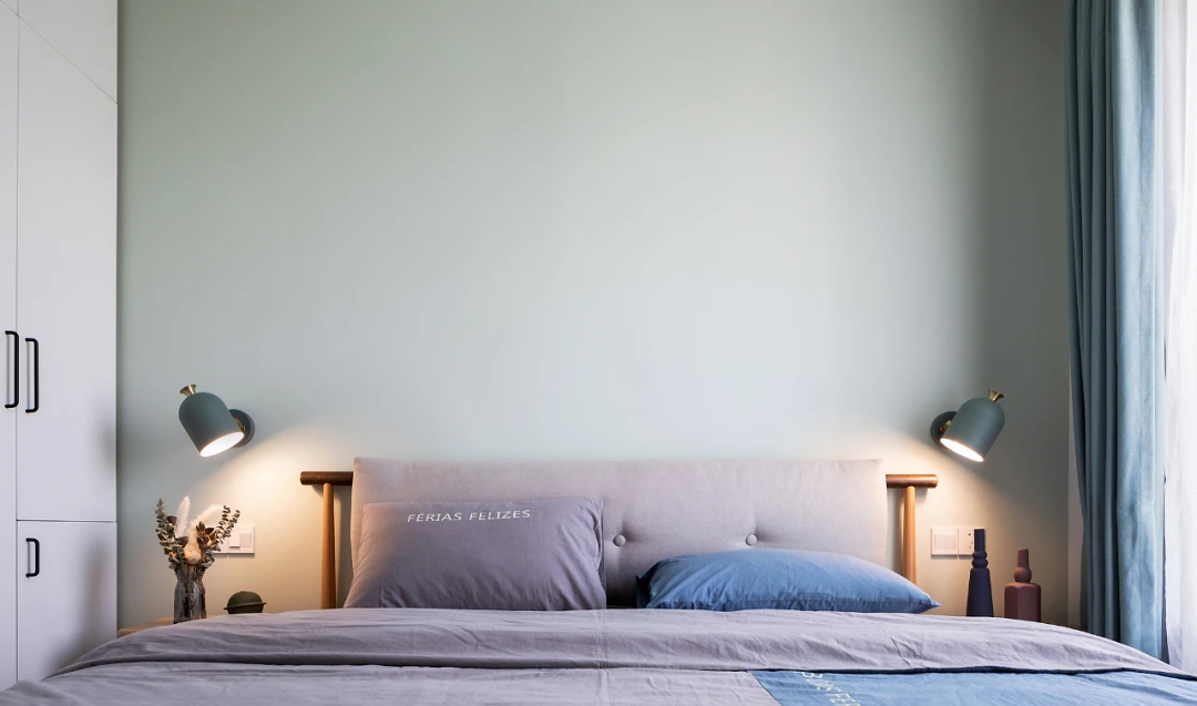 第二次装修,她坚持不吊顶,墙面只用乳胶漆,完工后被家人称赞