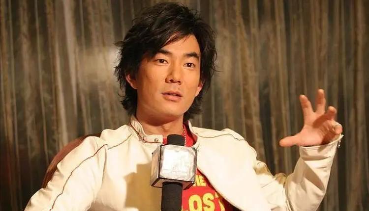 任贤齐|任贤齐：和莫文蔚舒淇都传过绯闻，却把“丑妻”娶回家宠了20年！