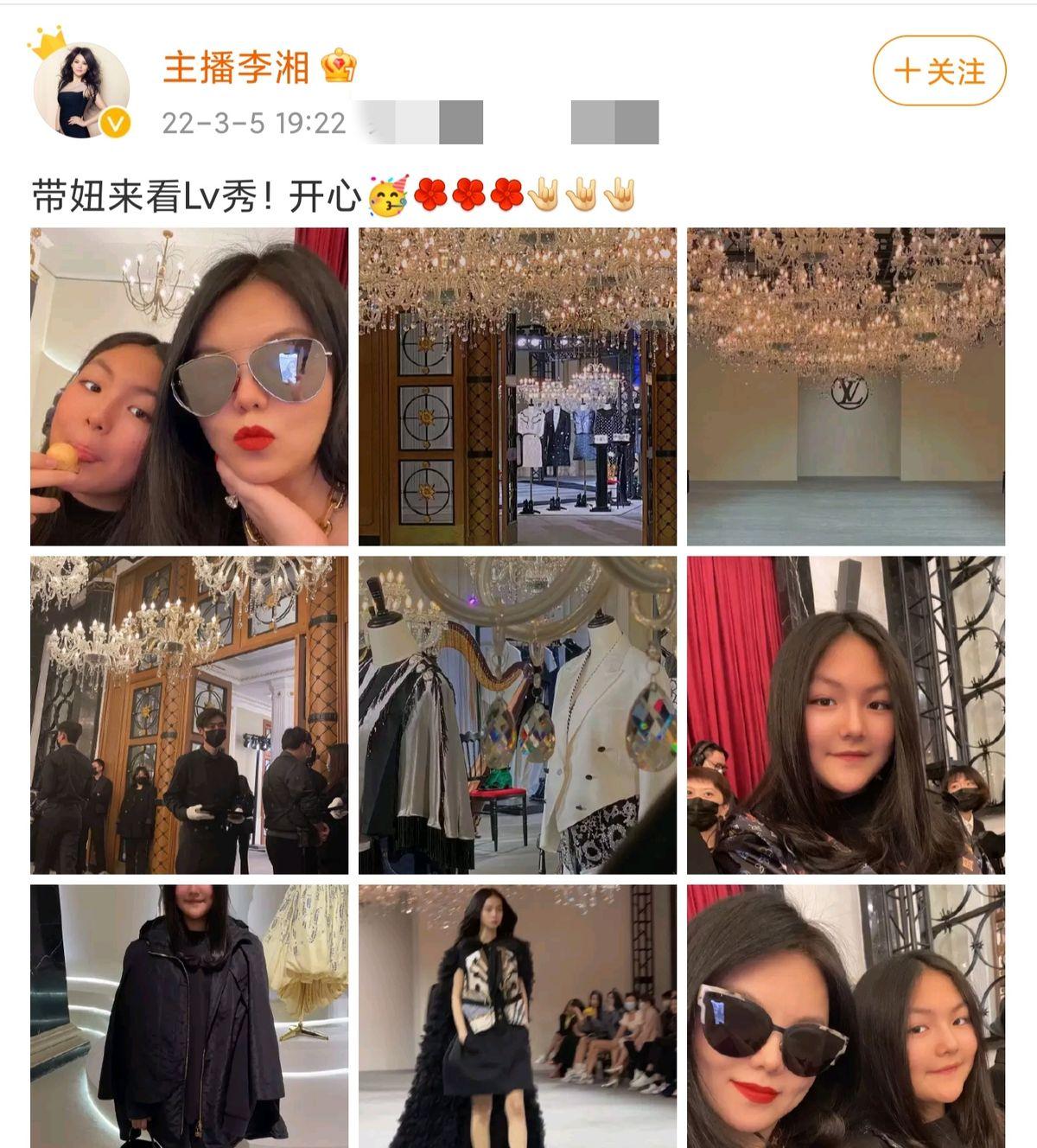 李湘|李湘带女儿看秀，王诗龄仅外套就三万还背名牌包，母女俩越长越像