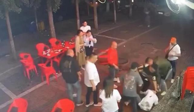 唐山烧烤店打人事件,都过去50天了,那4位女孩怎么没消息了?