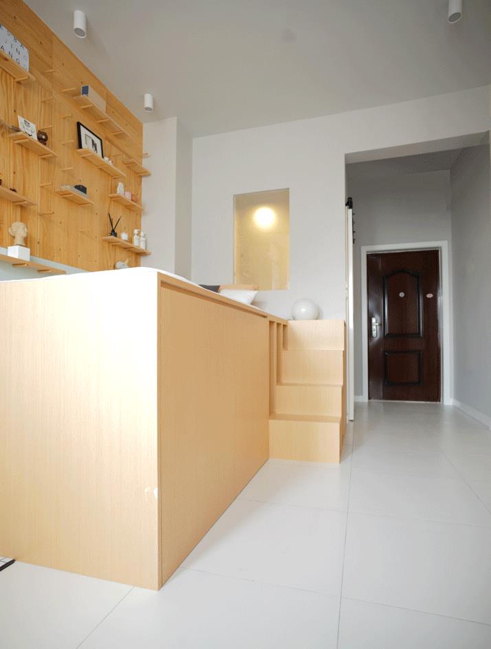 空间小不是硬伤,只需将床抬高1m,客厅、书房和衣帽间统统都有了