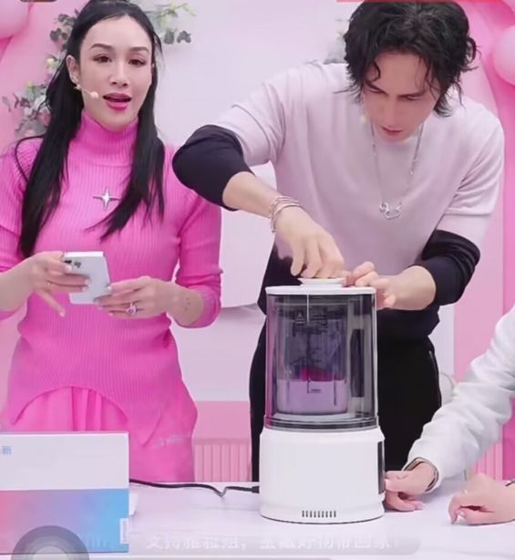 钟丽缇|钟丽缇夫妇直播带货翻车,破壁机拿上来就坏了,销量惨淡场面尴尬