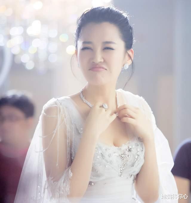 许晴|“一把年纪还装嫩的老女星”关掉滤镜少女秒变奶奶