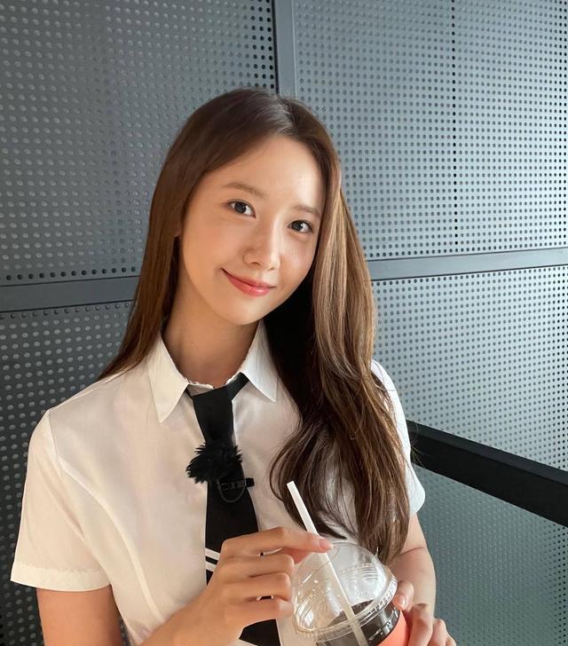 林允儿|林允儿、徐贤穿学生装引热议,韩网友:太漂亮了!