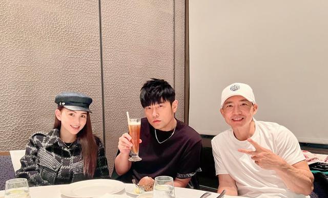 饮食|3年胖13公斤！周杰伦减肥成功瘦回巅峰，刘畊宏晒合照强调没修图