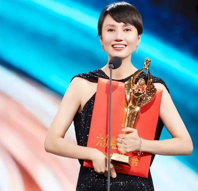 袁泉|袁泉用她的态度告诉世人，不争不抢，我也是赢家