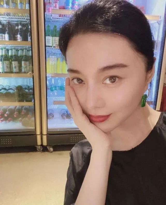 范冰冰 41岁范冰冰近照变样，脸部又肿又僵，事业凉凉五年影响太大